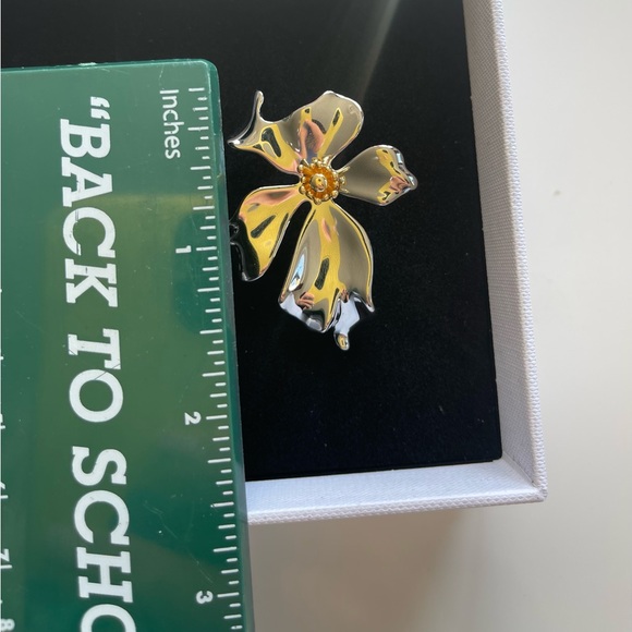 Celine Flower earrings - Picture 8 of 9